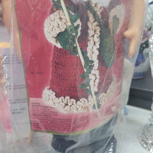 Vintage mistletoe 15" Santa kit crochet. - Picture 3 of 7